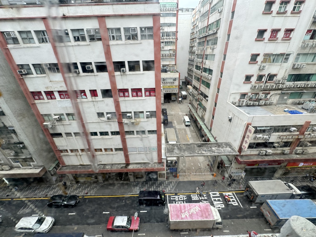 成業工業大廈(向街L窗)