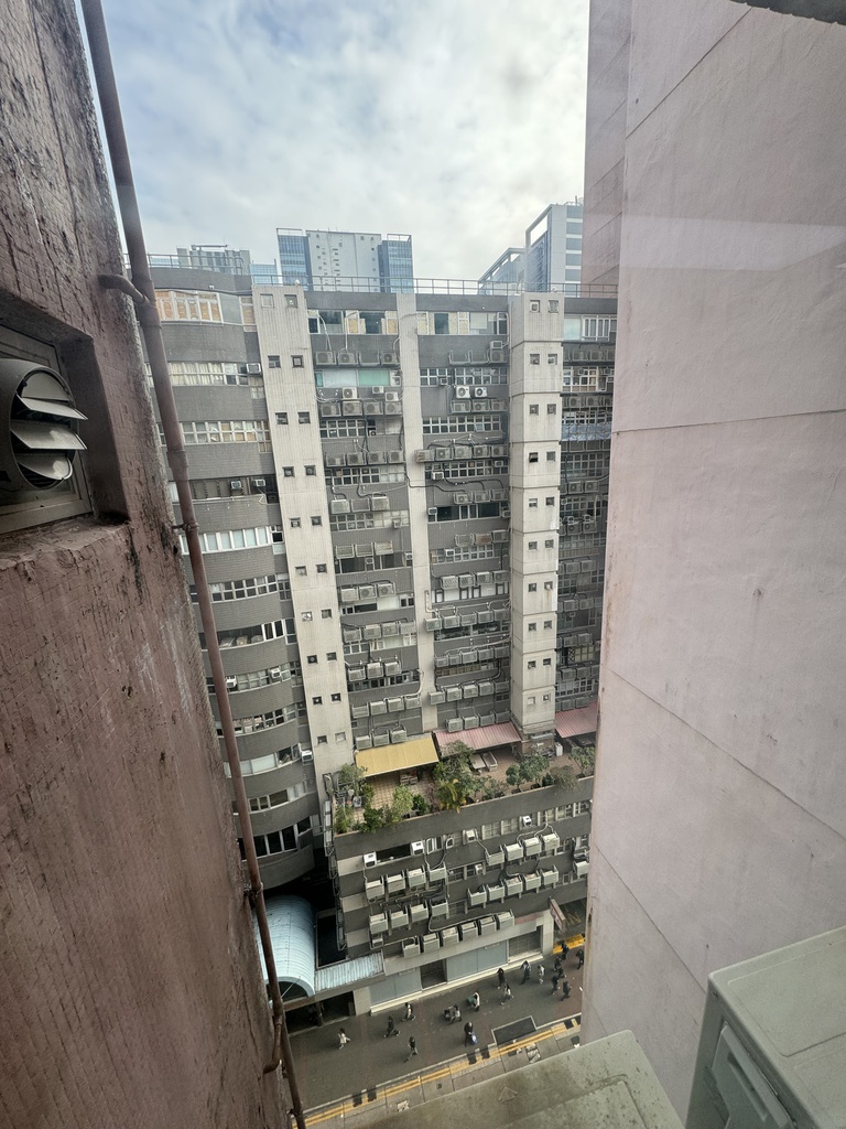 凱源工業大廈 (企理裝修, 光猛向街窗)