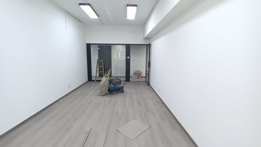 駱駝漆大廈(全新靚裝, 玻璃櫥窗)