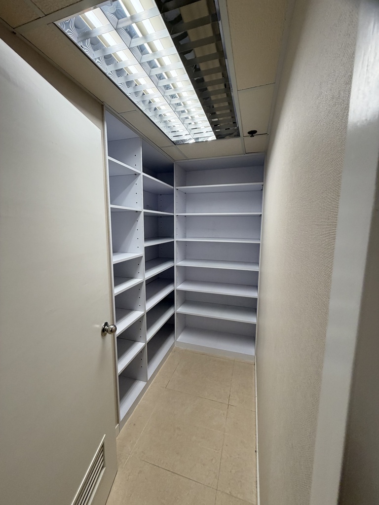 榮昌工業大廈(會議室, 向大街)