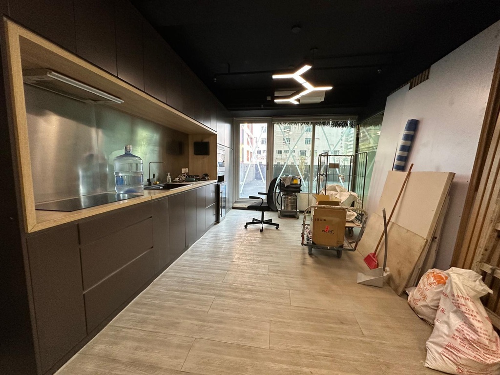 日昇亞太中心(靚裝連平台)