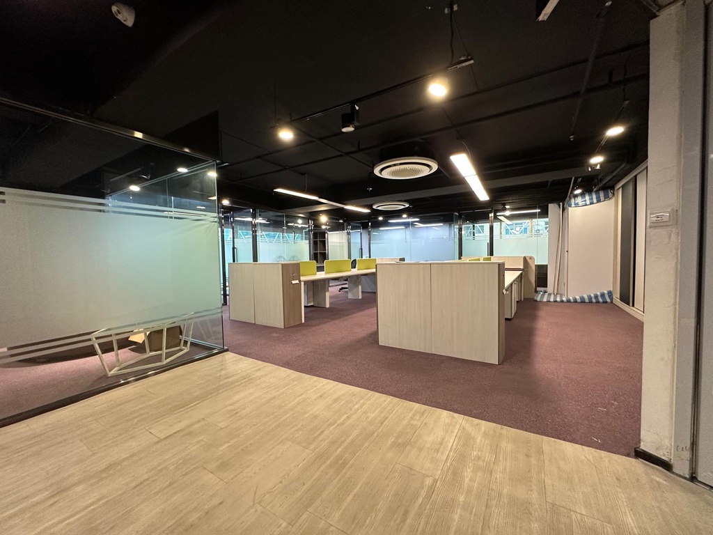 日昇亞太中心(靚裝連平台)