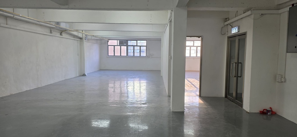 利安工業大廈(靚仔倉, 多窗)