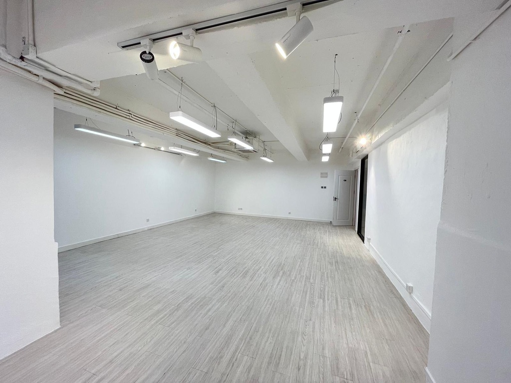 萬年工業大廈(大大間, 窗+廁)