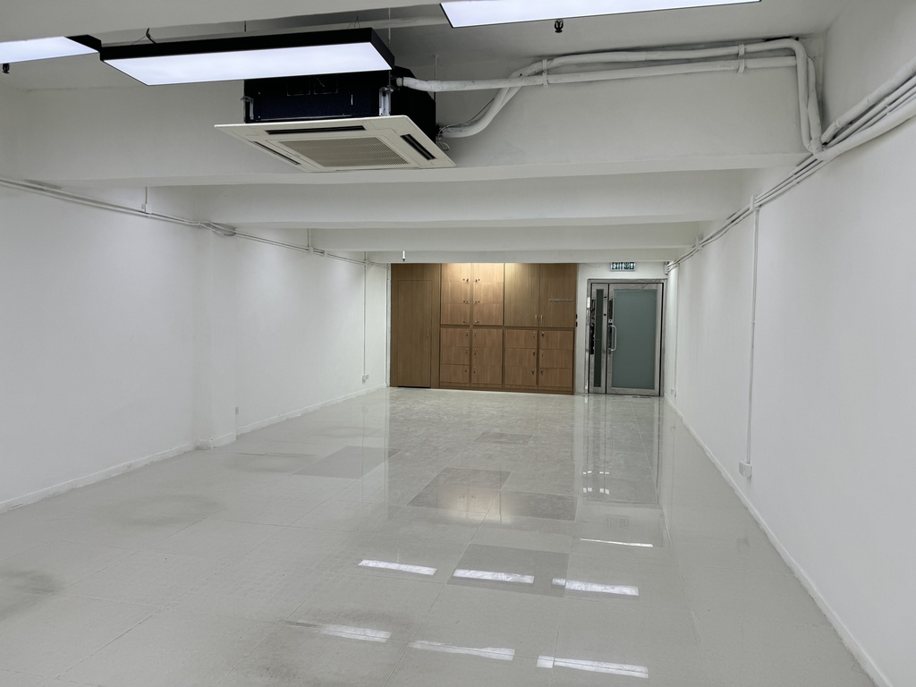 凱源工業大廈 (企理裝修, 光猛向街窗)