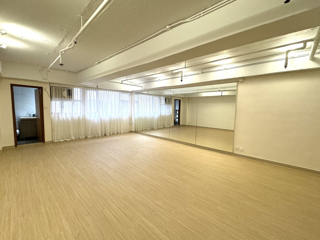 成業工業大廈(有鏡牆, 內廁)
