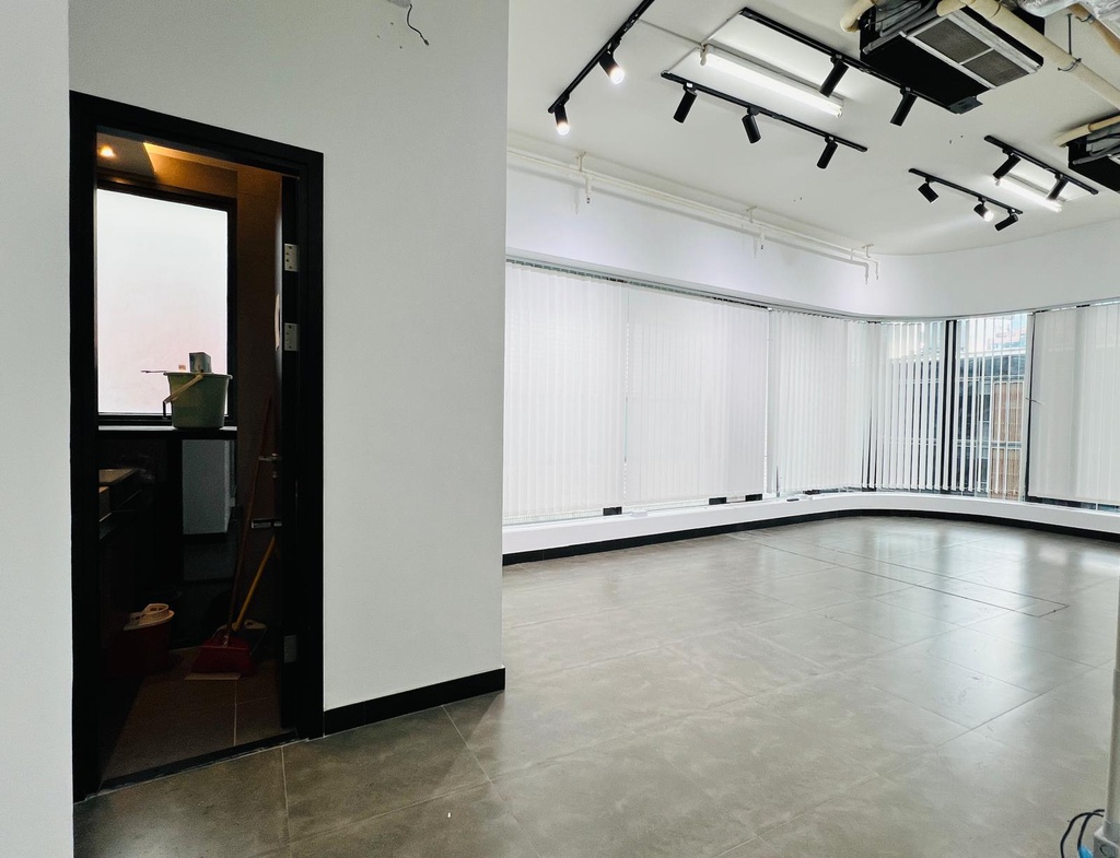 創匯廣場(靚寫字樓, 內廁)