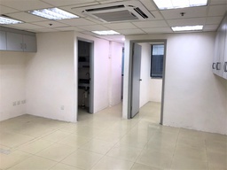 [8136] 佳貿中心